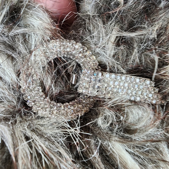 Faux Fur Long Hair Large Collar Wrap Rhinestone Clasp Brown Cream One Size - Picture 4 of 15